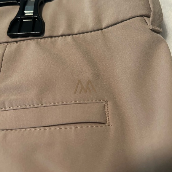 Mizzen + Main khaki colored mens pants size 38W x 34L - Picture 5 of 6